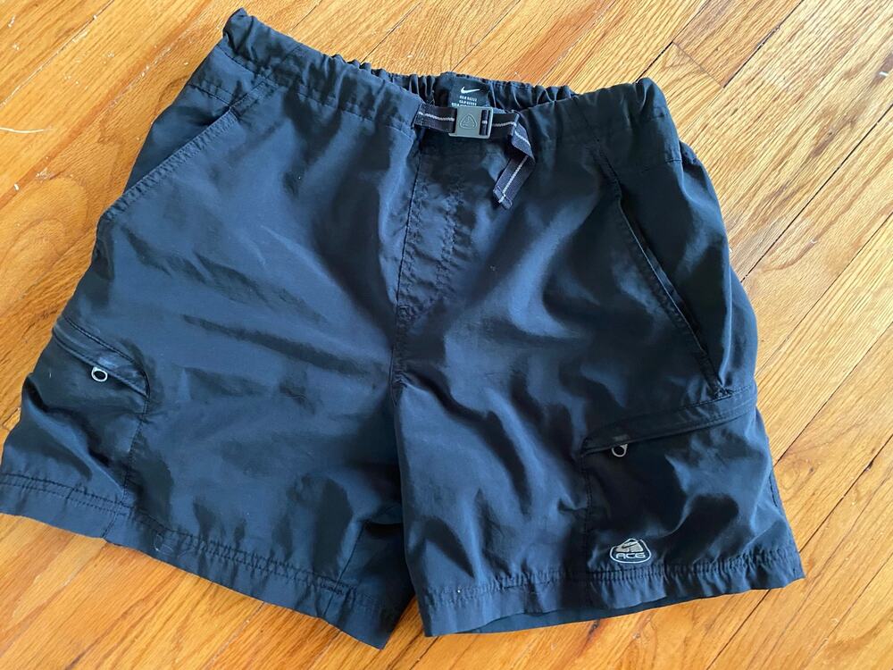 Nike ACG hiking gorpcore size m black Y2K 5.5 inseam